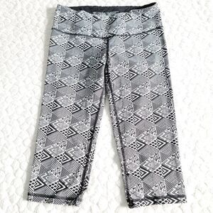 Victoria's Secret Sport knockout crop cropped leggings yoga pants geometric
